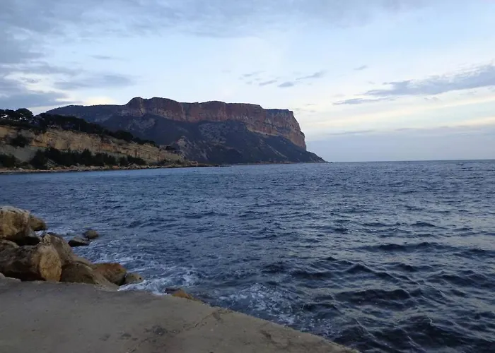Vue Cap Canaille Et Proche Centre * Cassis